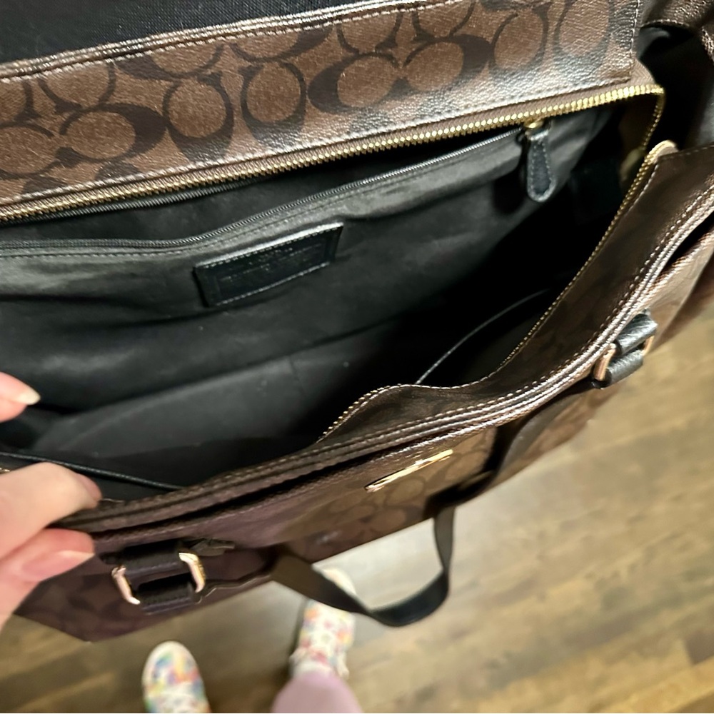 Authentic Coach Large Diaper/Computer Bag - Picture 7 of 9